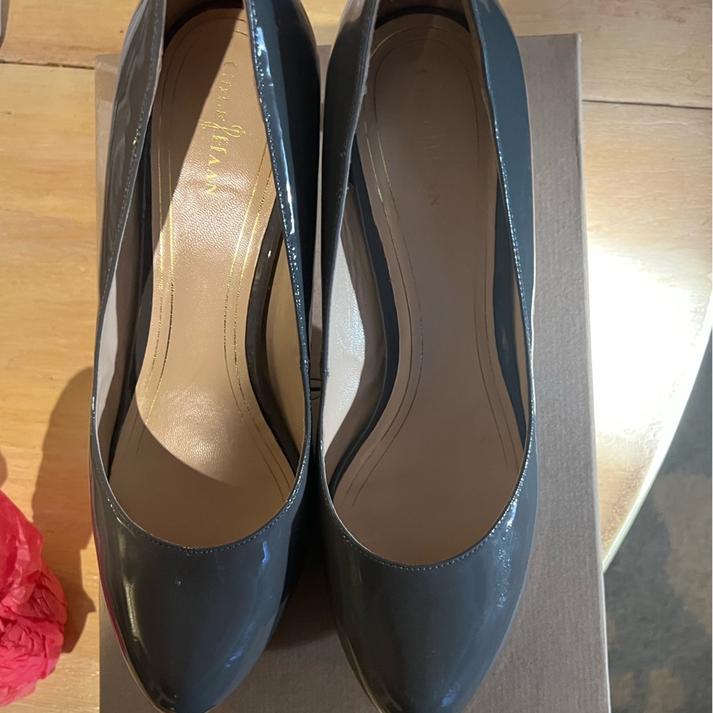 Cole Haan Chelsey Low Pump in Greystone Patent - Sz. 10 - Picture 6 of 9